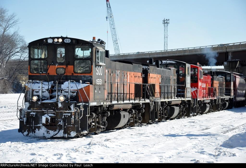 4 end cabs bring a transfer out of the yard